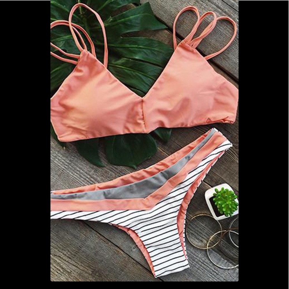 NWOT Bikini size small. Super cute 👙